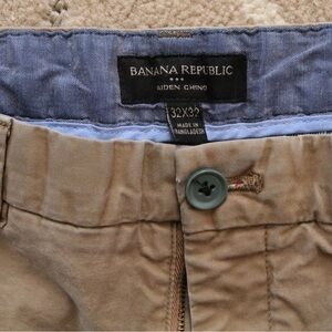 Banana Republic Aiden Chino Pants - Tan